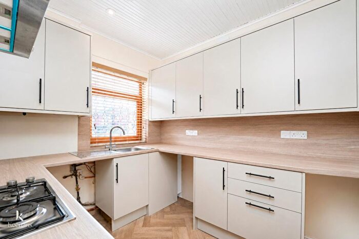 3 Bedroom Terraced House To Rent In Oldham Road, Middleton, Manchester, M24