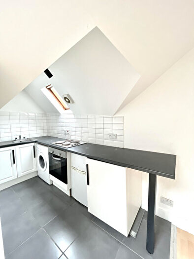 1 Bedroom Flat To Rent In Green Lanes, N13