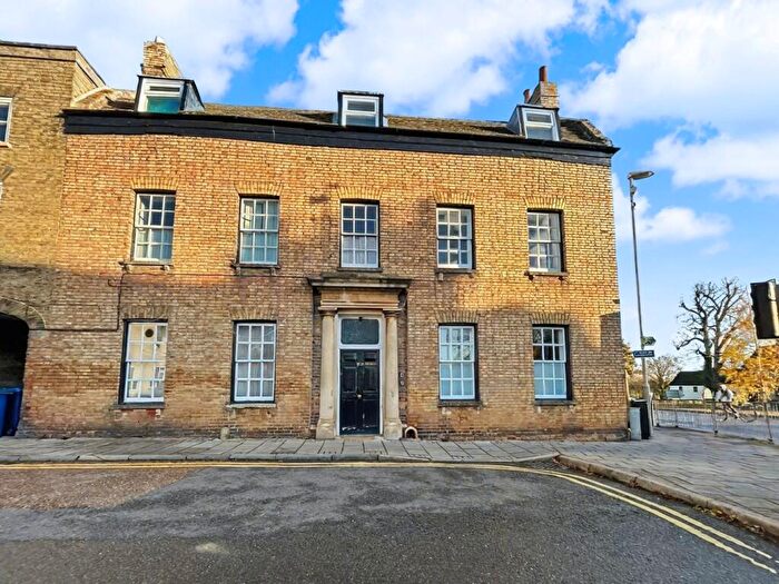 2 Bedroom Flat To Rent In High Street, Huntingdon, PE29