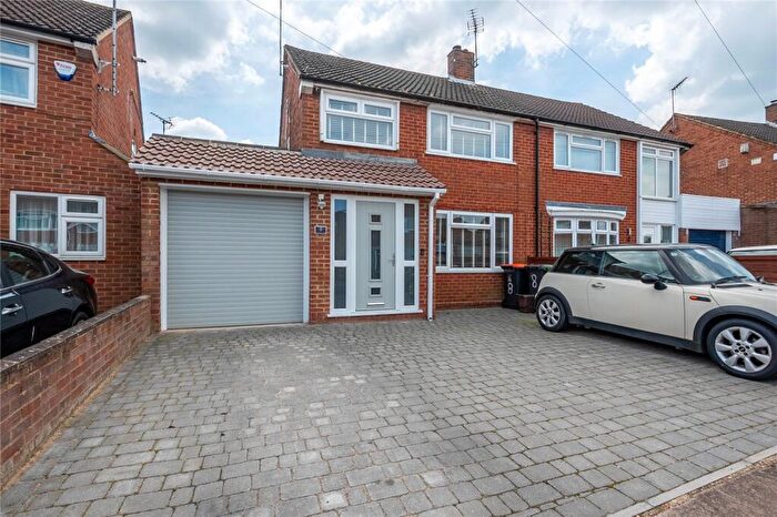 3 Bedroom Semi Detached House For Sale In Fairfield Road, Dunstable, Bedfordshire, LU5