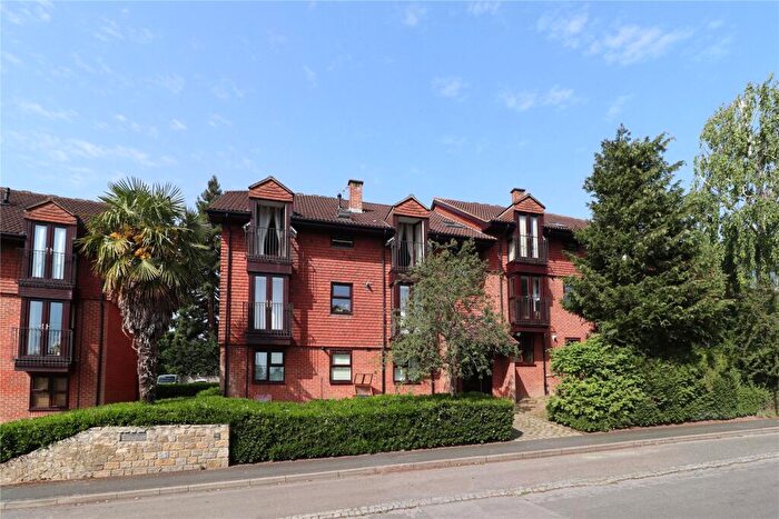 1 Bedroom Flat For Sale In Midhope Road, Woking, Surrey, GU22