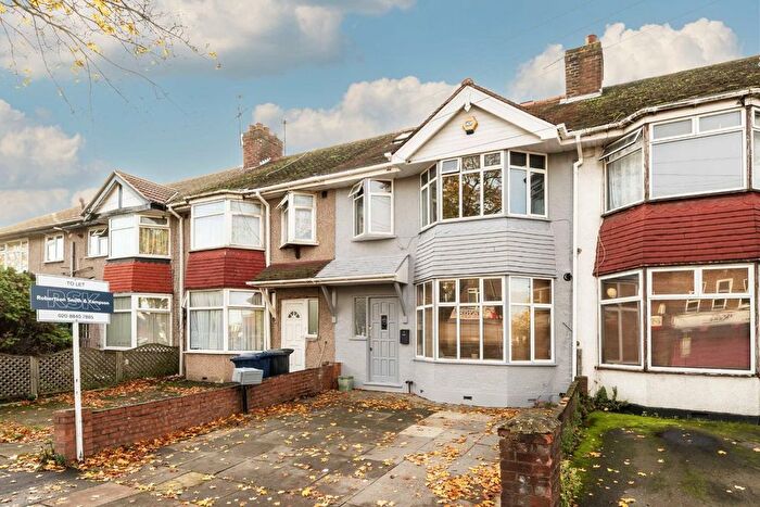 4 Bedroom Property To Rent In Bilton Road, Perivale, Greenford, UB6