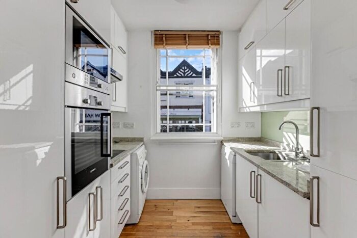 2 Bedroom Apartment To Rent In Hampstead Lane, Highgate Village, N6