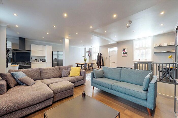 3 Bedroom Maisonette For Sale In Redmans Road, London, E1