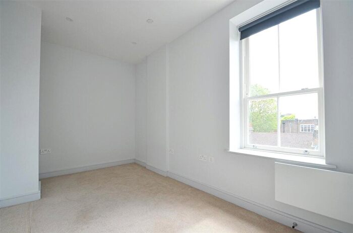 2 Bedroom Apartment To Rent In Benhill Avenue, Sutton, SM1