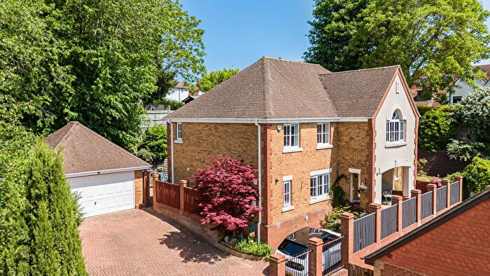 5 Bedroom Detached House For Sale In Half Acre, Hitchin, SG5
