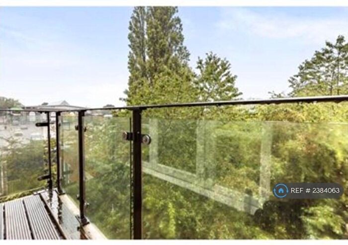 2 Bedroom Flat To Rent In Glebelands Close, London, N12