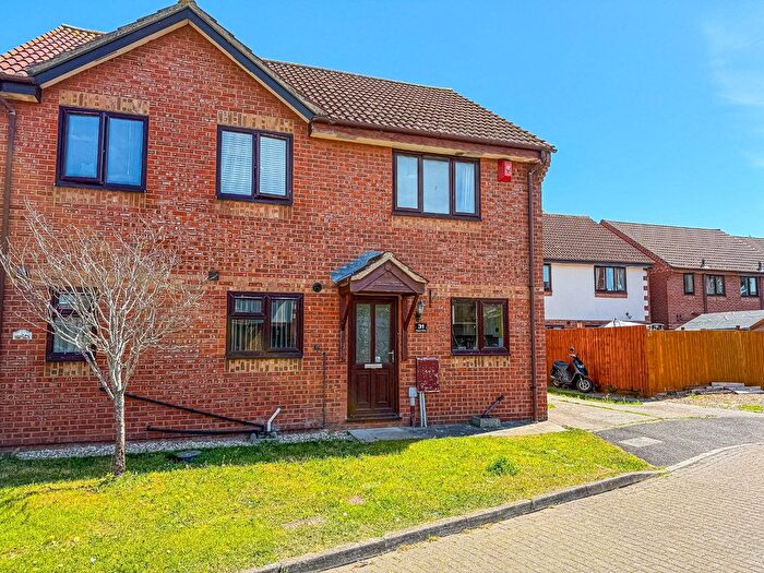 2 Bedroom Semi-detached House For Sale In Clipper Close, Bridgwater, Somerset, TA6
