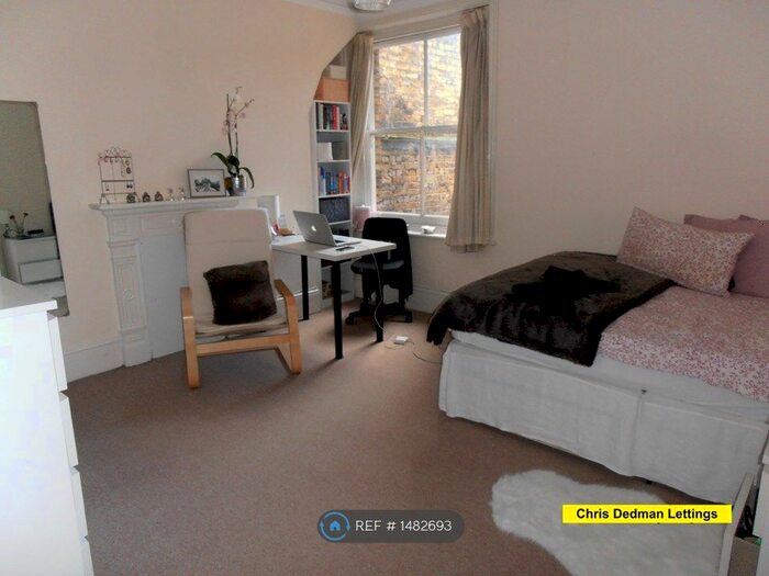 2 Bedroom Flat To Rent In Putney House, London, W1W