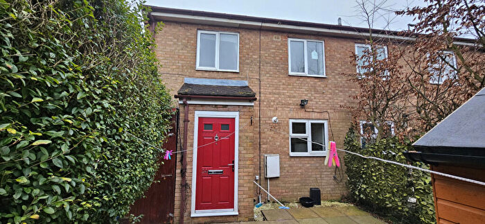 1 Bedroom Terraced House To Rent In Laxton Close, Luton, LU2