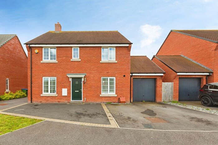 4 Bedroom Detached House For Sale In Whinham Green, Aylesbury, HP18
