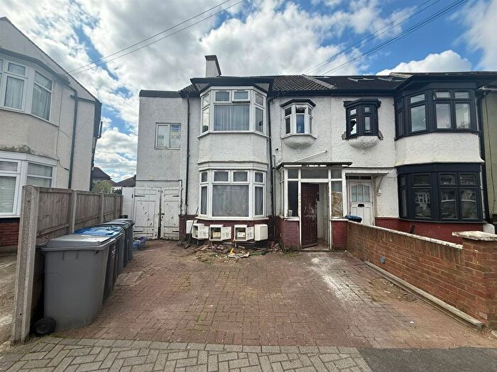 Studio To Rent In Lonsdale Avenue, Wembley, HA9