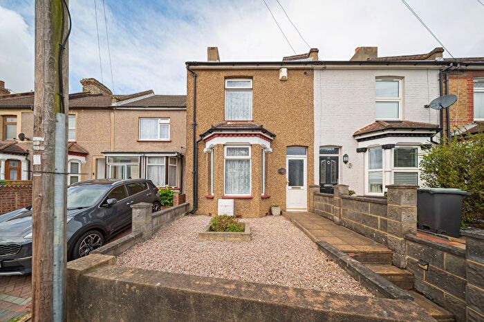 3 Bedroom End Terrace House For Sale In Springhead Road, Northfleet, Gravesend, Kent, DA11