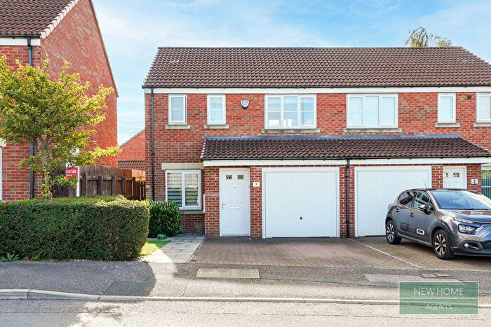 3 Bedroom Semi-Detached House For Sale In Daisy Hill, Morley, Leeds, LS27