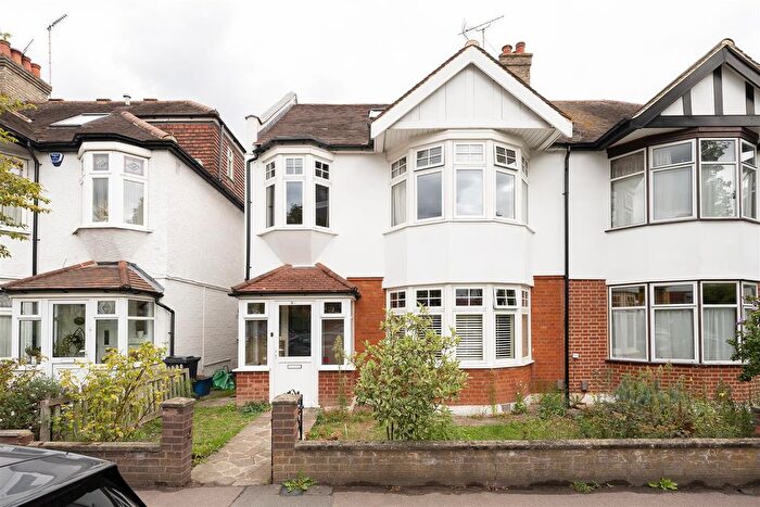 4 Bedroom Semi Detached House For Sale In Buckingham Road, Wanstead, E11
