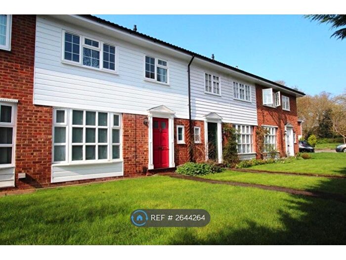 3 Bedroom Terraced House To Rent In Epsom Court, Reading, RG1