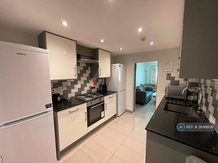 6 Bedroom Terraced House To Rent In Donnington Road, Reading, RG1