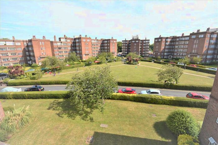 2 Bedroom Flat To Rent In Chiswick Village, London, W4