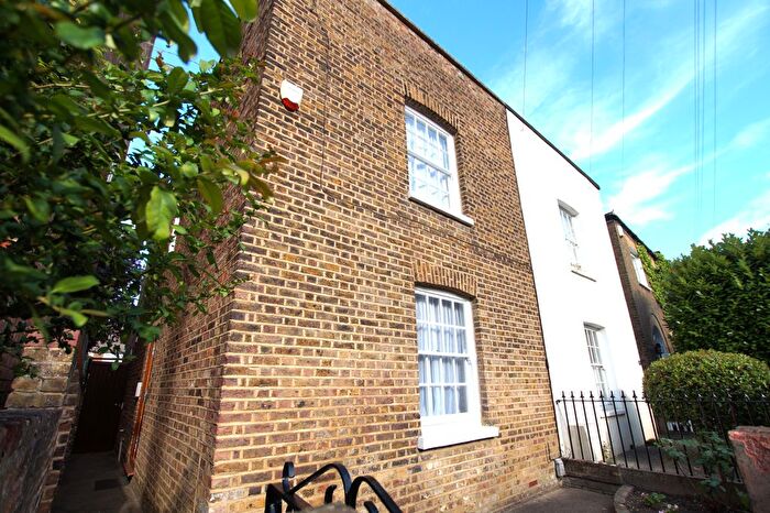 2 Bedroom Semi-Detached House To Rent In Chase Side Place, Enfield, EN2