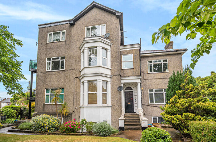 2 Bedroom Apartment For Sale In Dagnall Park, London, SE25