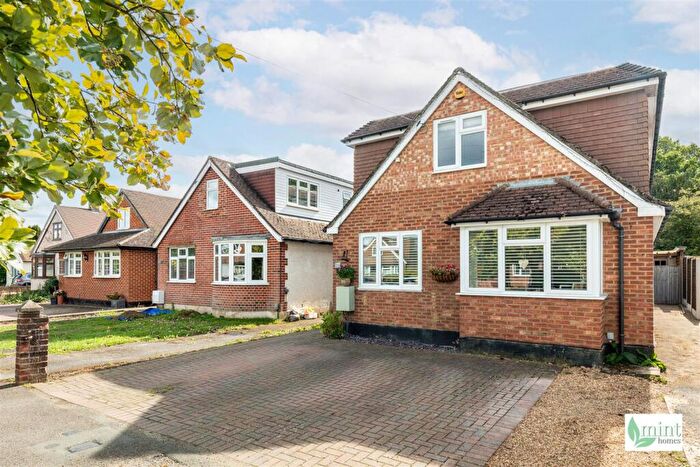 4 Bedroom Chalet For Sale In Winern Glebe, Byfleet, KT14