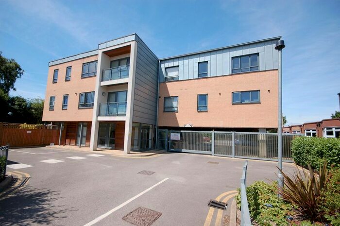 2 Bedroom Flat To Rent In Tolpits Lane, Watford, WD18