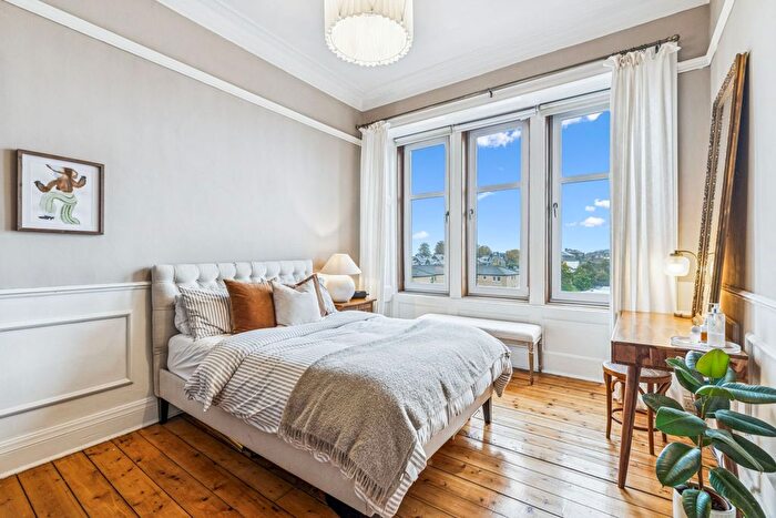 2 Bedroom Flat For Sale In Crow Road, Jordanhill, G11