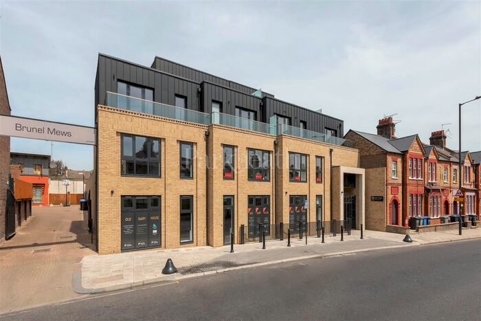 3 Bedroom Flat To Rent In Kilburn Lane, London, W10