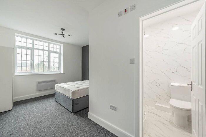 Studio To Rent In High Street, Bushey, WD23