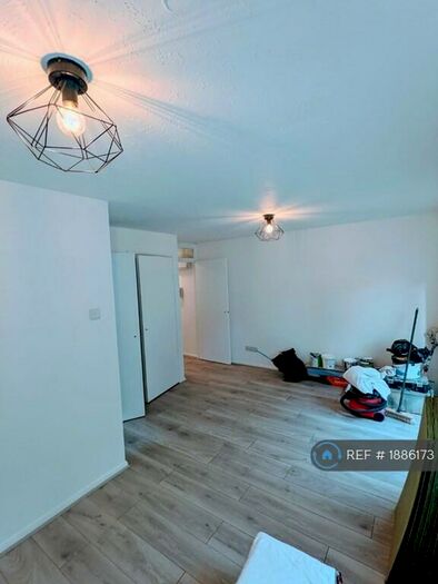 Studio To Rent In Selhurst Road, London, SE25