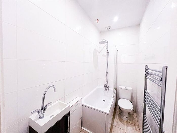 4 Bedroom Terraced House To Rent In Sunnyside Road, London, E10