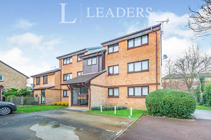 2 Bedroom Flat To Rent In Manor Fields, Horsham, RH13