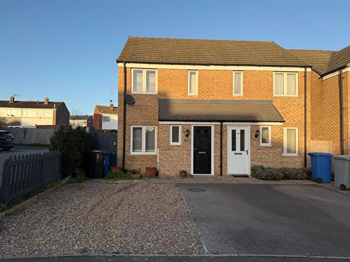 2 Bedroom Property To Rent In Green Crescent, Desborough, Kettering, NN14