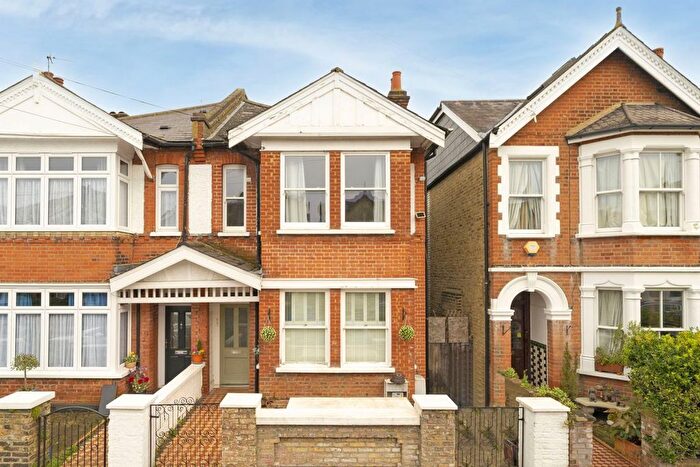 2 Bedroom Flat To Rent In Burton Road, Kingston Upon Thames, KT2