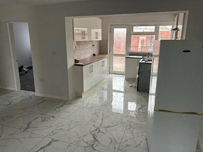 3 Bedroom Semi-Detached House To Rent In Watersfield Gardens, Leamington Spa, Warwickshire, CV31