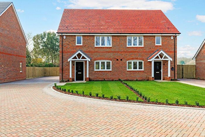 2 Bedroom Semi-detached House For Sale In Pamber End, RG26