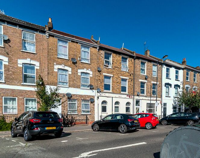 1 Bedroom Flat To Rent In Median Road, Clapton, Hackney, London, E5