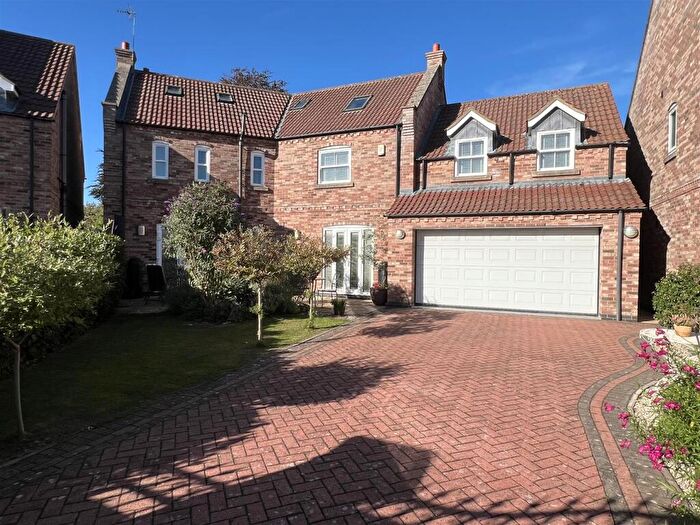 6 Bedroom Detached House For Sale In Knedlington Road, Howden, Goole, DN14