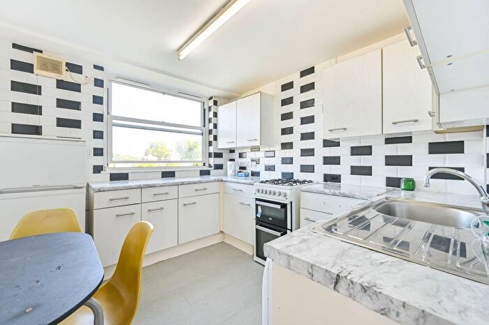1 Bedroom Flat To Rent In Talbot Road, Westbourne Park, London, W11