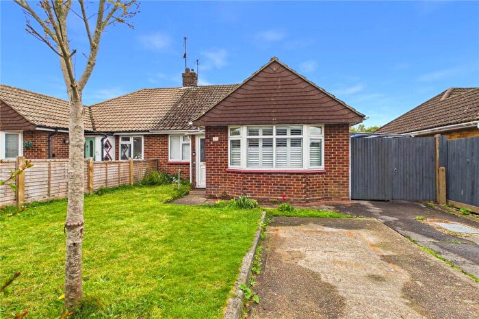 3 Bedroom Bungalow For Sale In Buckland Avenue, Basingstoke, Hampshire, RG22