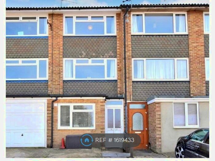 4 Bedroom Terraced House To Rent In Greenvale Gardens, Gillingham, ME8