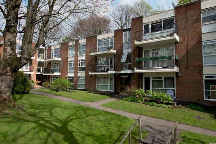 2 Bedroom Flat To Rent In Milton Court, Salford, M7