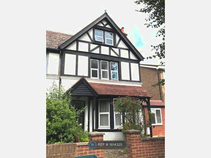 6 Bedroom Flat To Rent In Surbiton, Surbiton, KT5