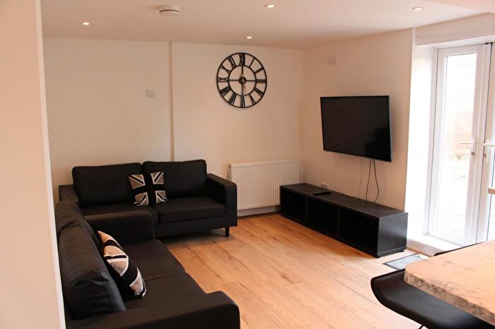 6 Bedroom House To Rent In Bedroom Detached House In Bournemouth, BH9