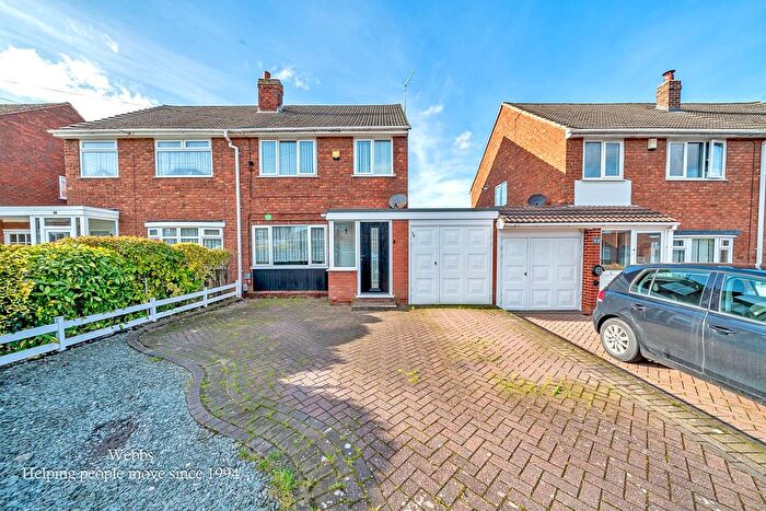 3 Bedroom Semi Detached House For Sale In Edinburgh Drive, Walsall, WS4