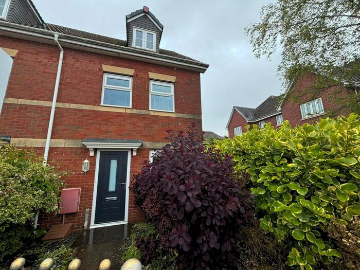 3 Bedroom Town House To Rent In Caerphilly Road, Llanishen, Cardiff, CF14