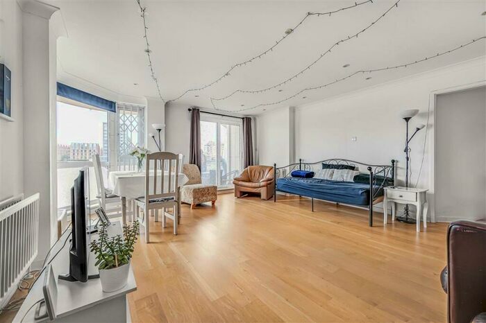 2 Bedroom Flat To Rent In Chatfield Road, SW11