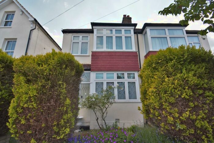 3 Bedroom Semi-Detached House To Rent In Merchland Road Eltham, SE9