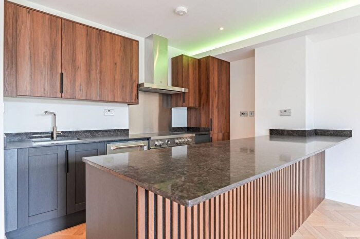 2 Bedroom Flat To Rent In Oakwood House, Shoreditch, London, E2