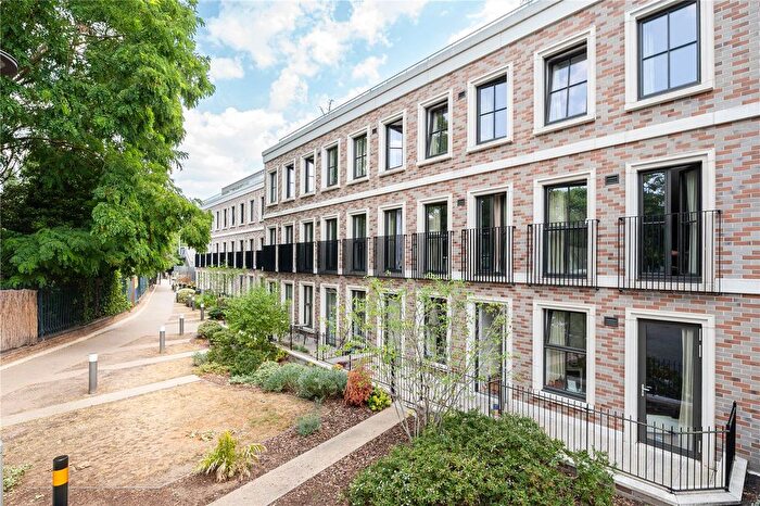 2 Bedroom Flat For Sale In Bradshaw Close, Twickenham, TW1